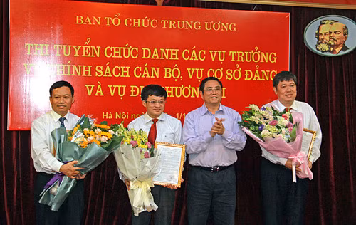  Thi tuyển cán bộ lãnh đạo nhằm tránh tình trạng bổ nhiệm 'quân xanh, quân đỏ' ảnh 1