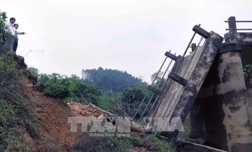 Hà Tĩnh: Nhiều tuyến đê, kè ven biển hư hỏng nặng sau mưa bão ảnh 1