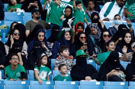 Saudi Arabia cho phép phụ nữ vào sân vận động xem thi đấu thể thao ảnh 1