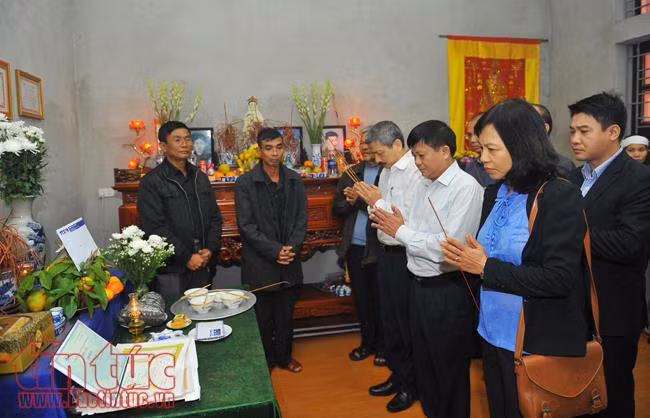 Chùm ảnh: Tổ chức Lễ truy tặng bằng khen của Thủ tướng Chính phủ cho nhà báo Đinh Hữu Dư ảnh 1