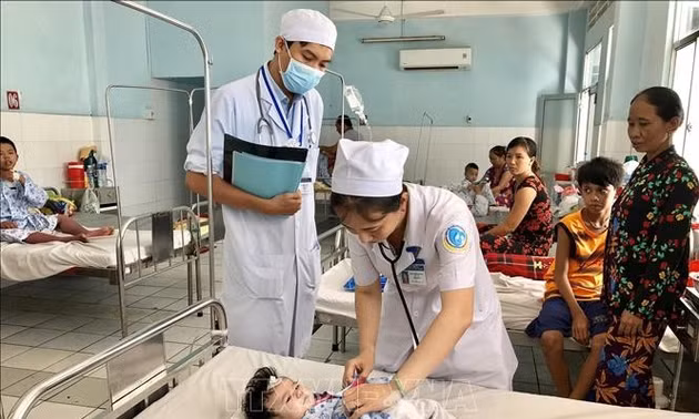 Tập trung ứng phó đỉnh dịch sốt xuất huyết và tay chân miệng