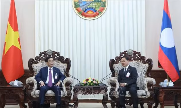 Đưa hợp tác quốc phòng Việt Nam-Lào ngày càng gắn kết chiến lược