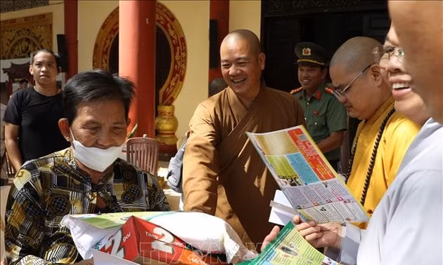 Lan tỏa nghĩa tình mô hình 'Ba đồng hành cùng đồng bào các tôn giáo'