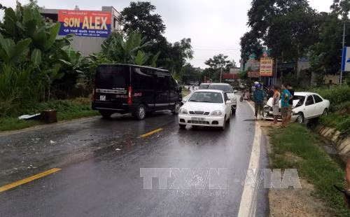 Tuyên Quang: Ô tô con đối đầu xe khách, 5 người bị thương ảnh 2