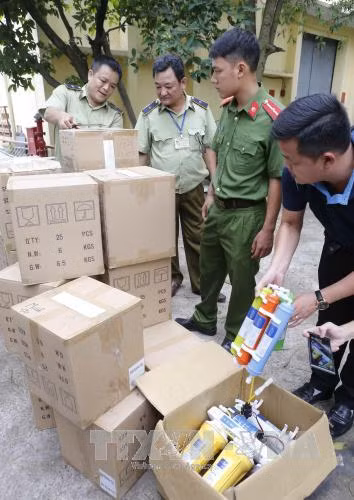 Khởi tố hai giám đốc buôn bán màng lọc nước giả ảnh 1