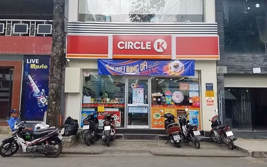 Hàng loạt cửa hàng tiện lợi tại TP Hồ Chí Minh bị cướp ban đêm ảnh 1