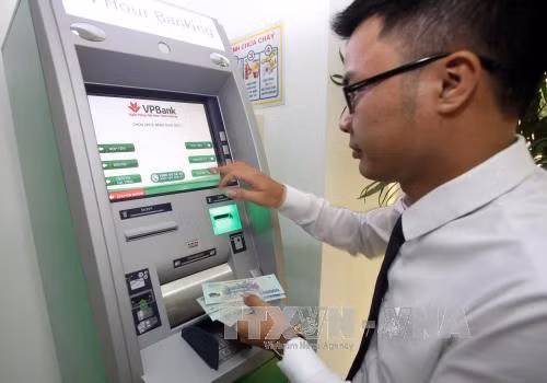 Phí dịch vụ ngân hàng phải đi kèm chất lượng dịch vụ ảnh 1