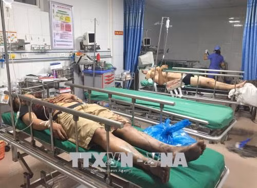 Nghệ An: Xe bồn chở gas va chạm với tàu hỏa làm 4 người bị thương ảnh 3