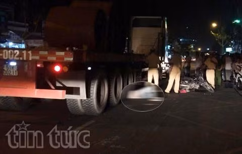 Bánh xe container cán thanh niên tử vong ảnh 1