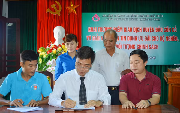 Khai trương điểm giao dịch ngân hàng trên “đảo thép anh hùng” ảnh 1