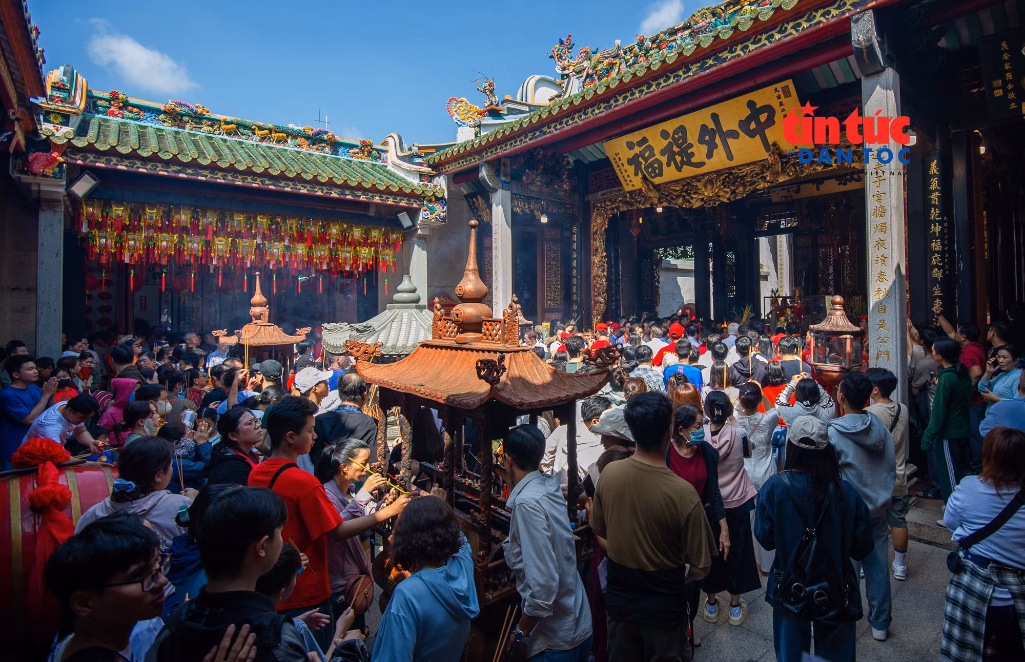 Hội quán người Hoa ở Chợ Lớn hút khách dịp Lễ hội Nguyên Tiêu