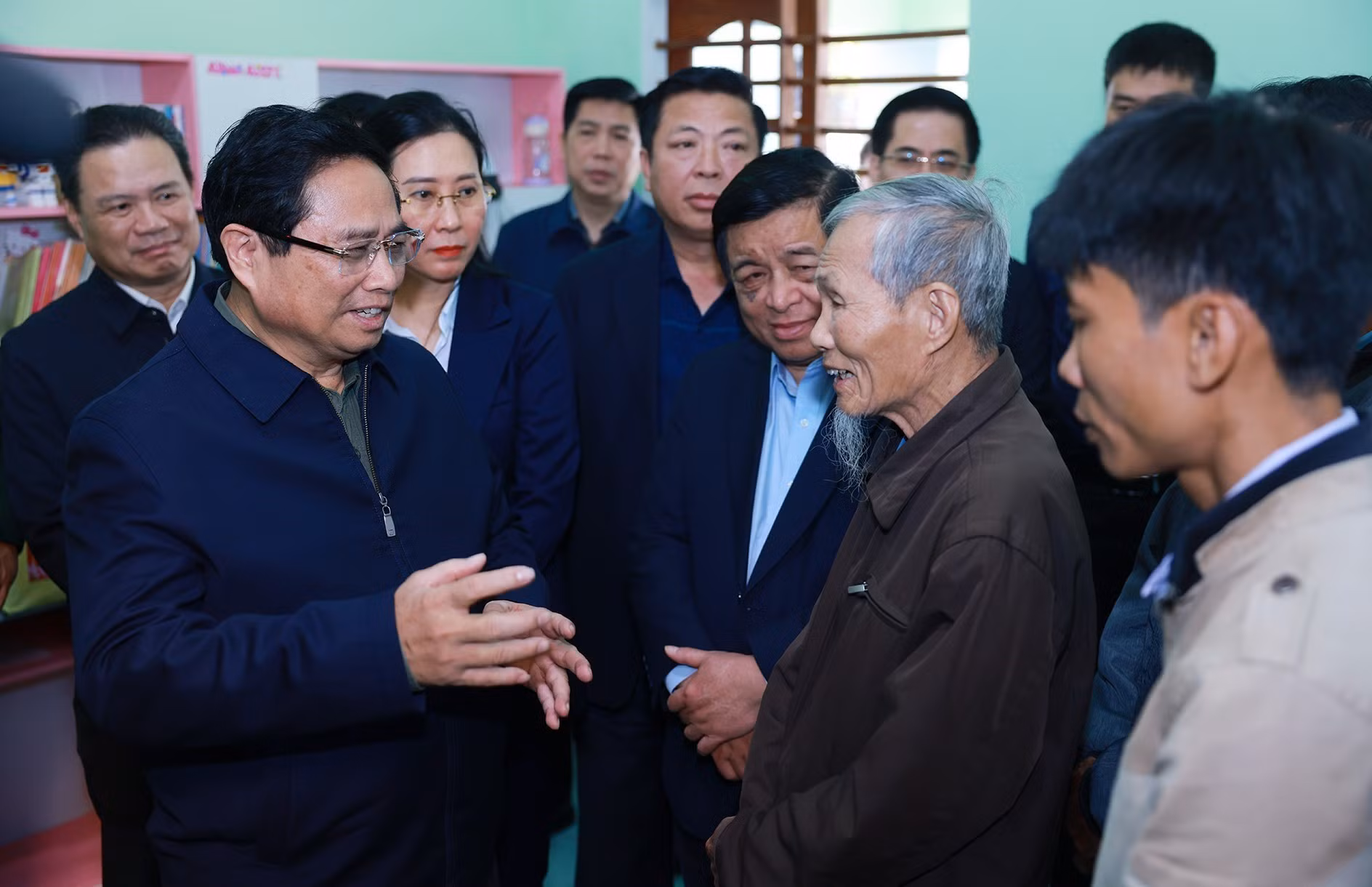 potal-thu-tuong-kiem-tra-tinh-hinh-xoa-nha-tam-nha-dot-nat-tai-huyen-mo-duc-quang-ngai-7847029.jpg