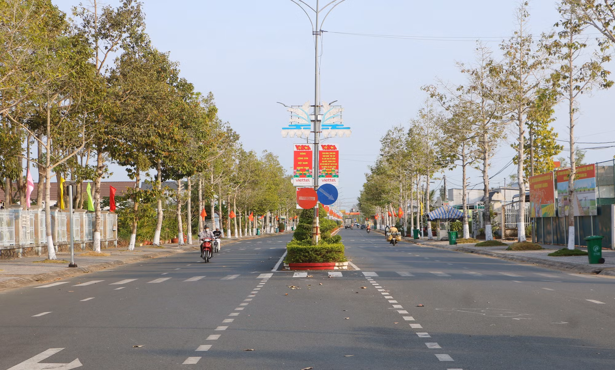 potal-50-nam-dat-nuoc-thong-nhat-thi-xa-nga-nam-vung-dat-anh-hung-vuon-minh-trong-ky-nguyen-moi-7994304.jpg