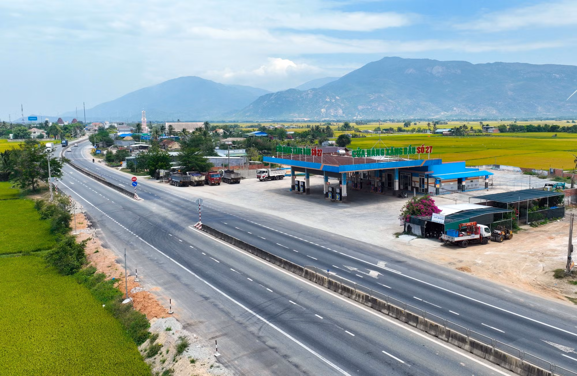 potal-50-nam-thong-nhat-dat-nuoc-giao-thong-ket-noi-thuc-day-ninh-thuan-but-pha-phat-trien-7979488.jpg