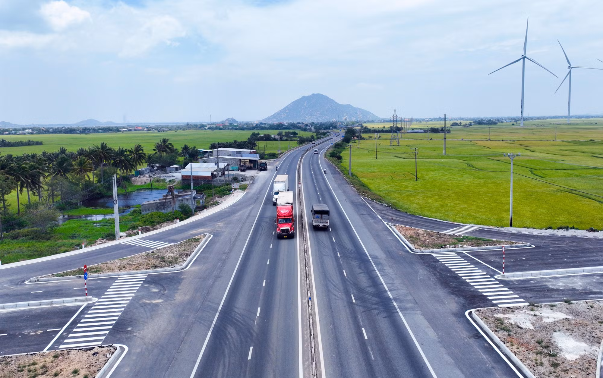 potal-50-nam-thong-nhat-dat-nuoc-giao-thong-ket-noi-thuc-day-ninh-thuan-but-pha-phat-trien-7979487.jpg