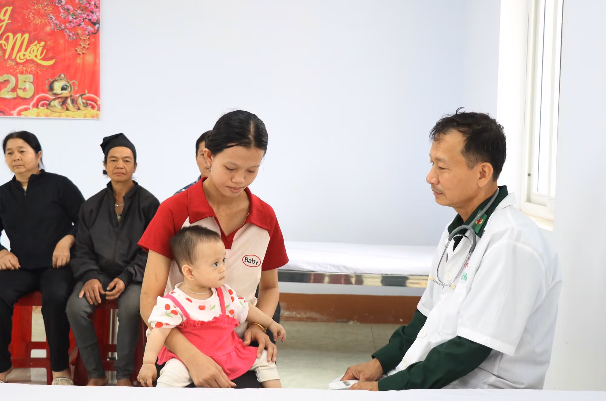 potal-bo-doi-bien-phong-tiep-suc-cho-nhan-dan-vung-bien-dak-lak-7879089.jpg