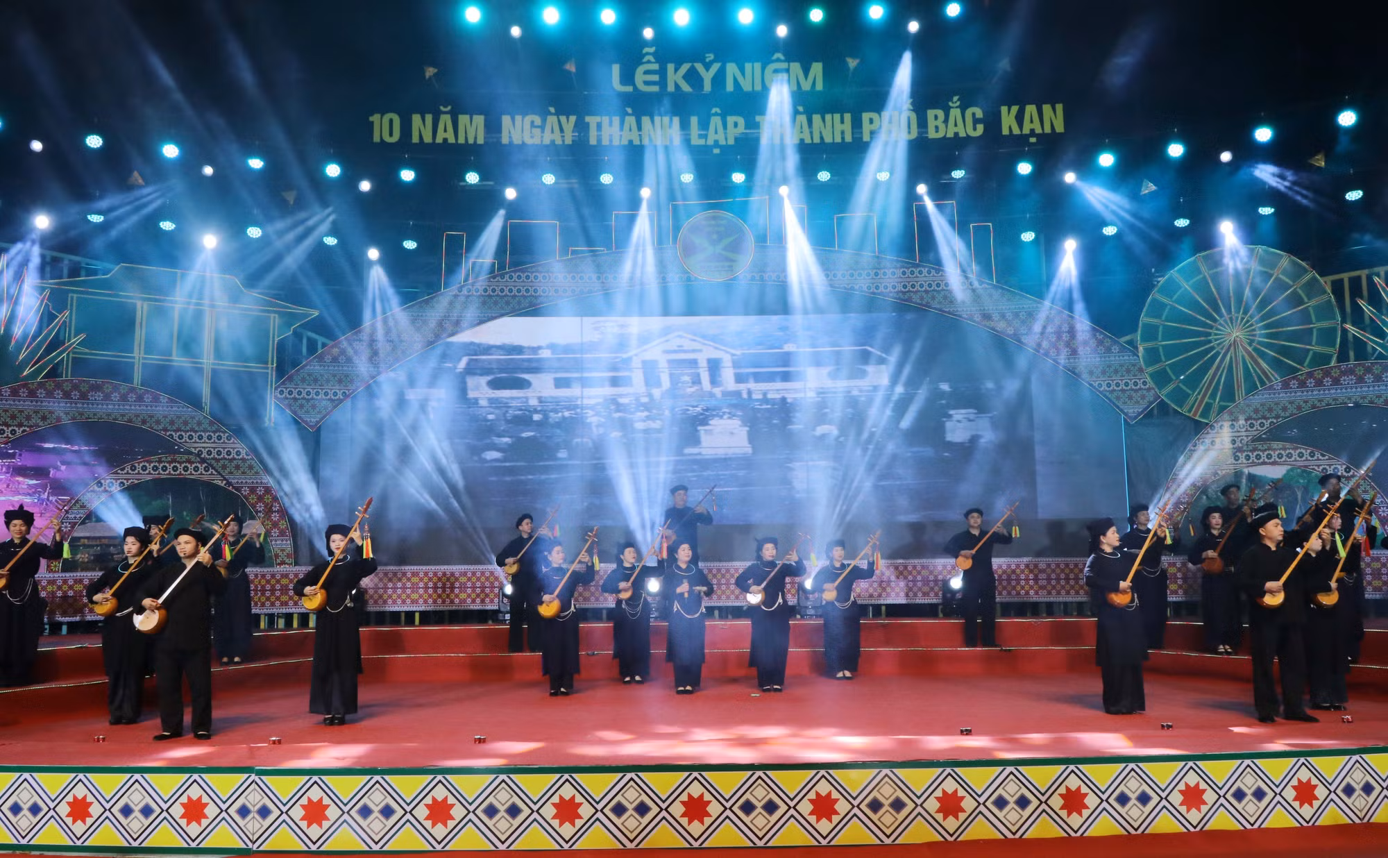 potal-ky-niem-10-nam-thanh-lap-thanh-pho-bac-kan-7901209.jpg