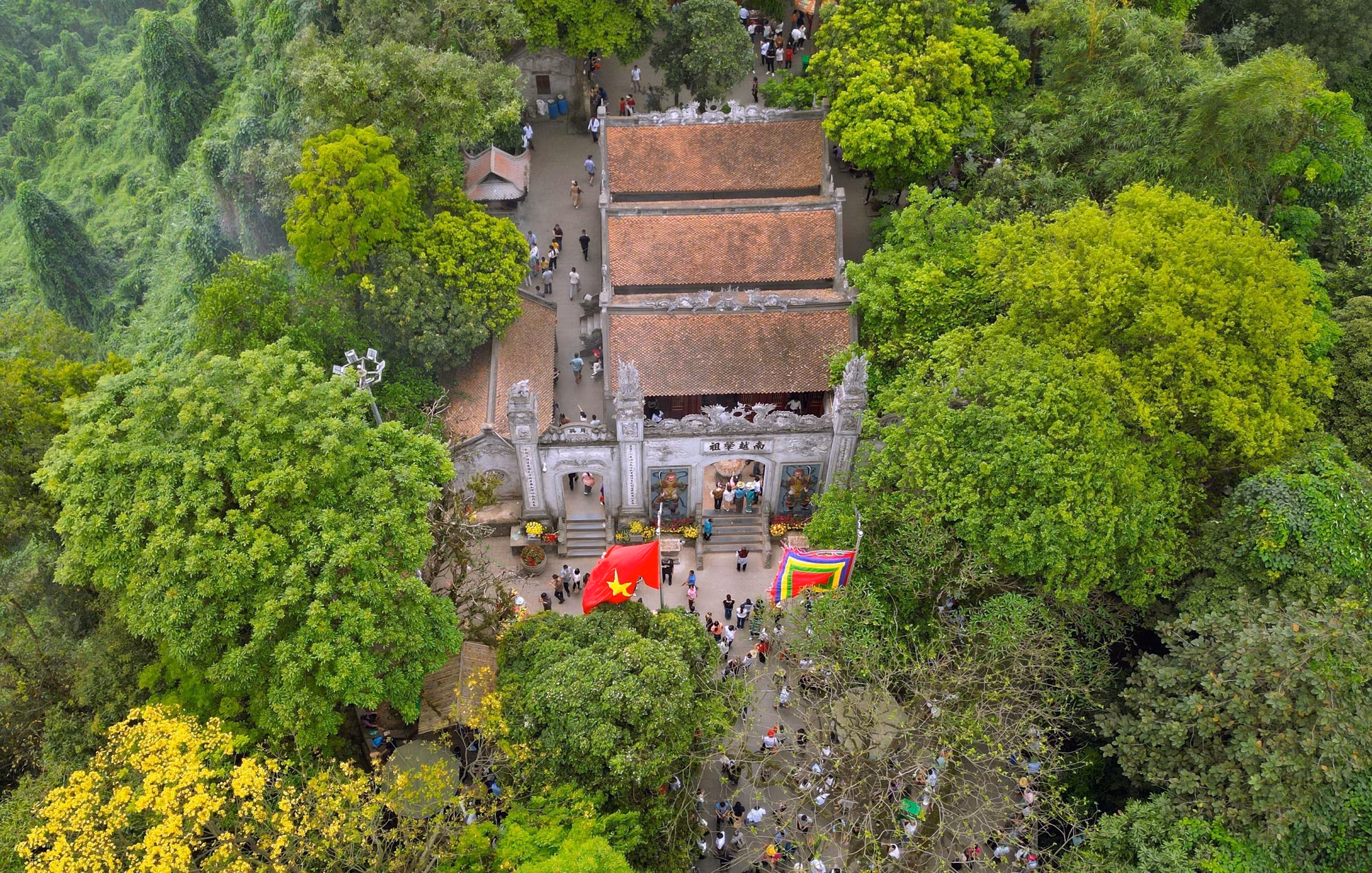 potal-du-khach-thap-phuong-huong-ve-dat-to-7328150.jpg