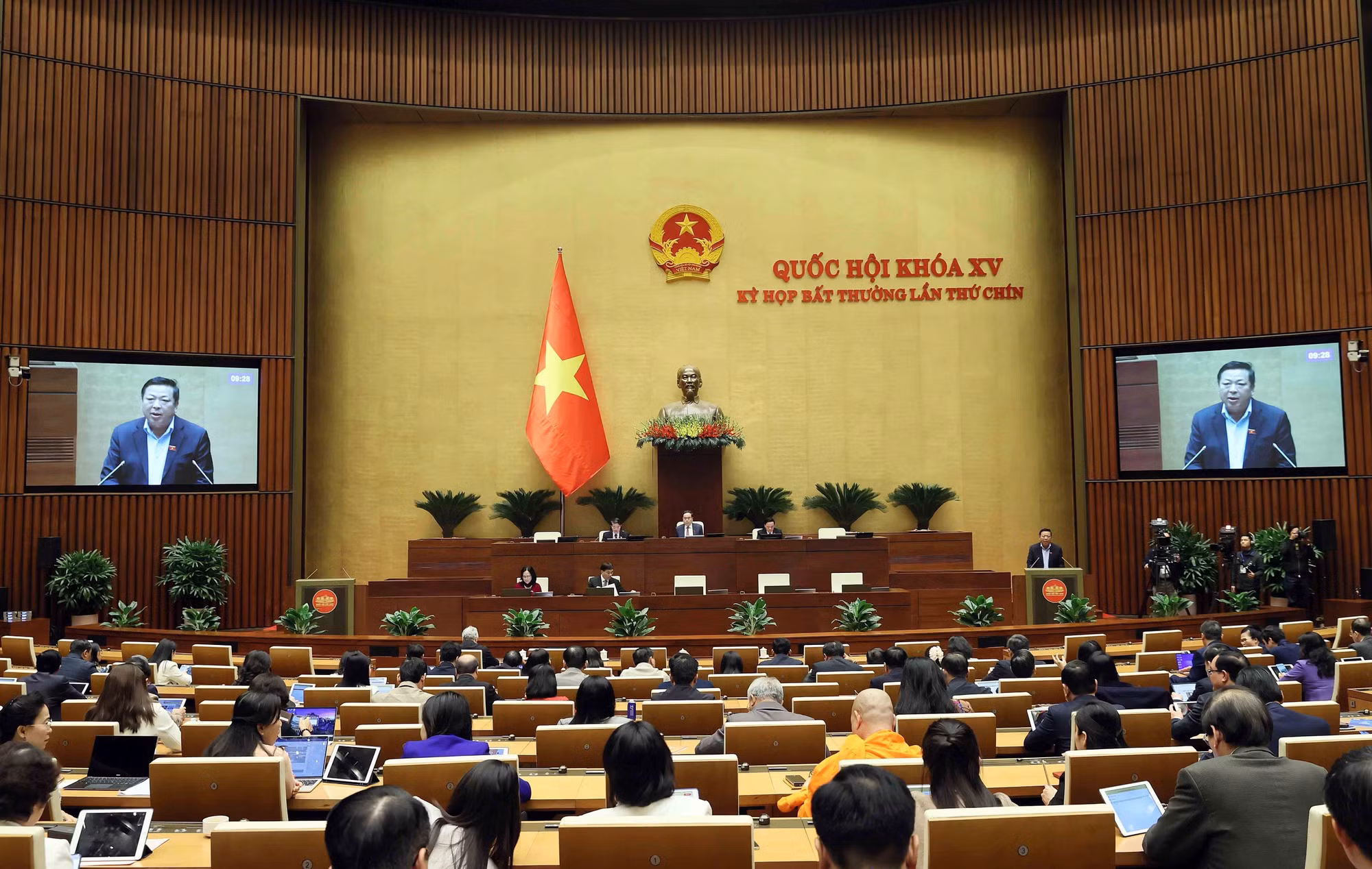potal-quoc-hoi-thao-luan-ve-du-an-luat-ban-hanh-van-ban-quy-pham-phap-luat-sua-doi-7854453.jpg