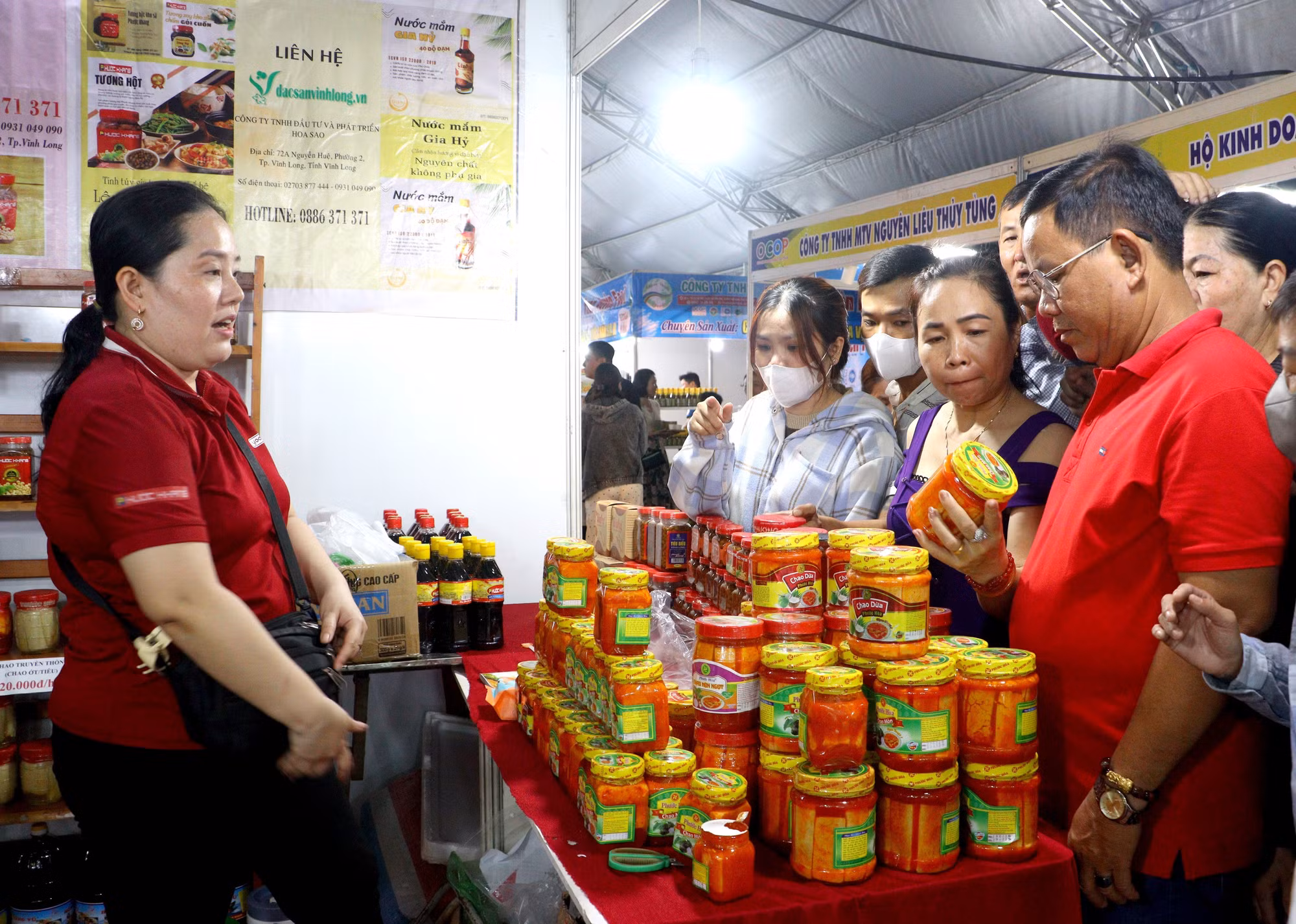 potal-vinh-long-khai-mac-hoi-cho-xuc-tien-thuong-mai-san-pham-ocop-va-dac-san-vung-mien-7974454.jpg