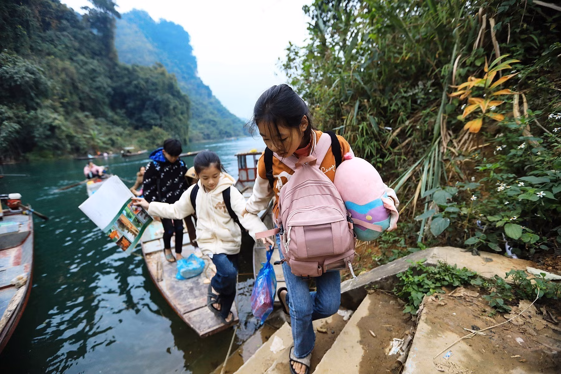 potal-hoa-binh-giao-duc-vung-cao-da-bac-vuot-kho-dam-bao-chat-luong-day-va-hoc-7978606.jpg