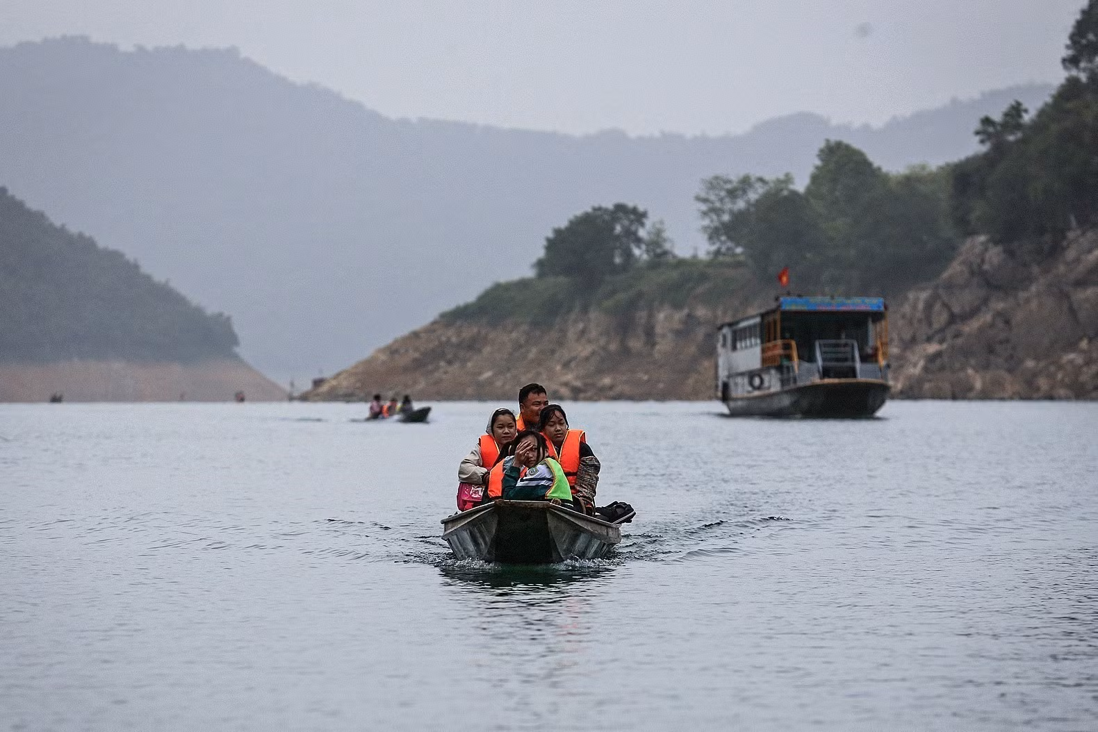 potal-hoa-binh-giao-duc-vung-cao-da-bac-vuot-kho-dam-bao-chat-luong-day-va-hoc-7978636.jpg