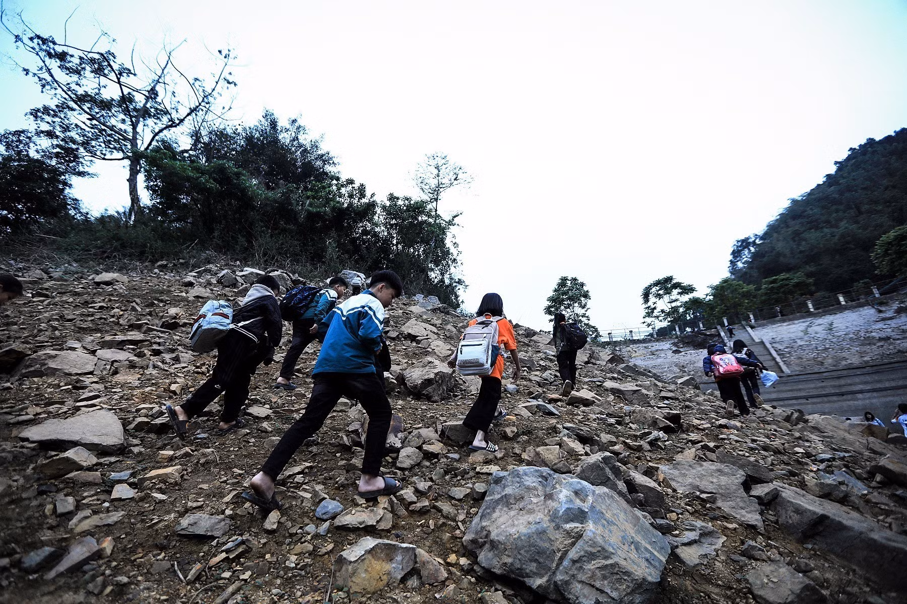 potal-hoa-binh-giao-duc-vung-cao-da-bac-vuot-kho-dam-bao-chat-luong-day-va-hoc-7978608.jpg