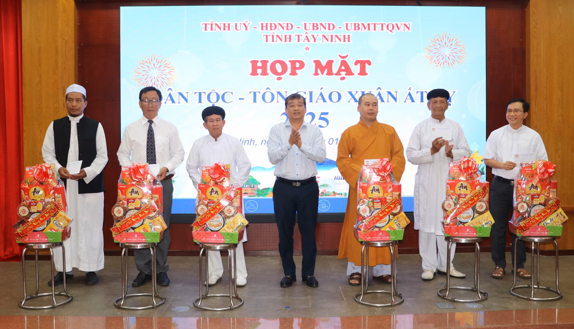 potal-tay-ninh-chuc-sac-ton-giao-nguoi-co-uy-tin-gop-phan-thuc-day-phat-trien-kinh-te-xa-hoi-7817703.jpg