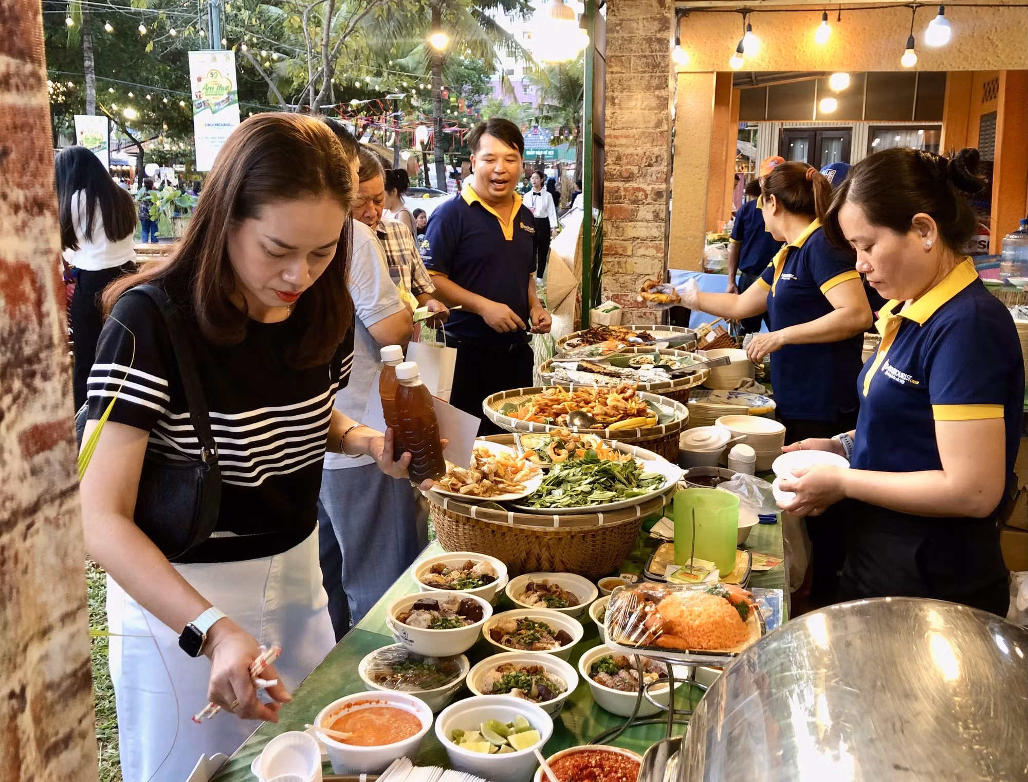 potal-hon-600-mon-an-vung-mien-hoi-tu-tai-le-hoi-van-hoa-am-thuc-mon-ngon-saigontourist-group-2025-7938287-1.jpg