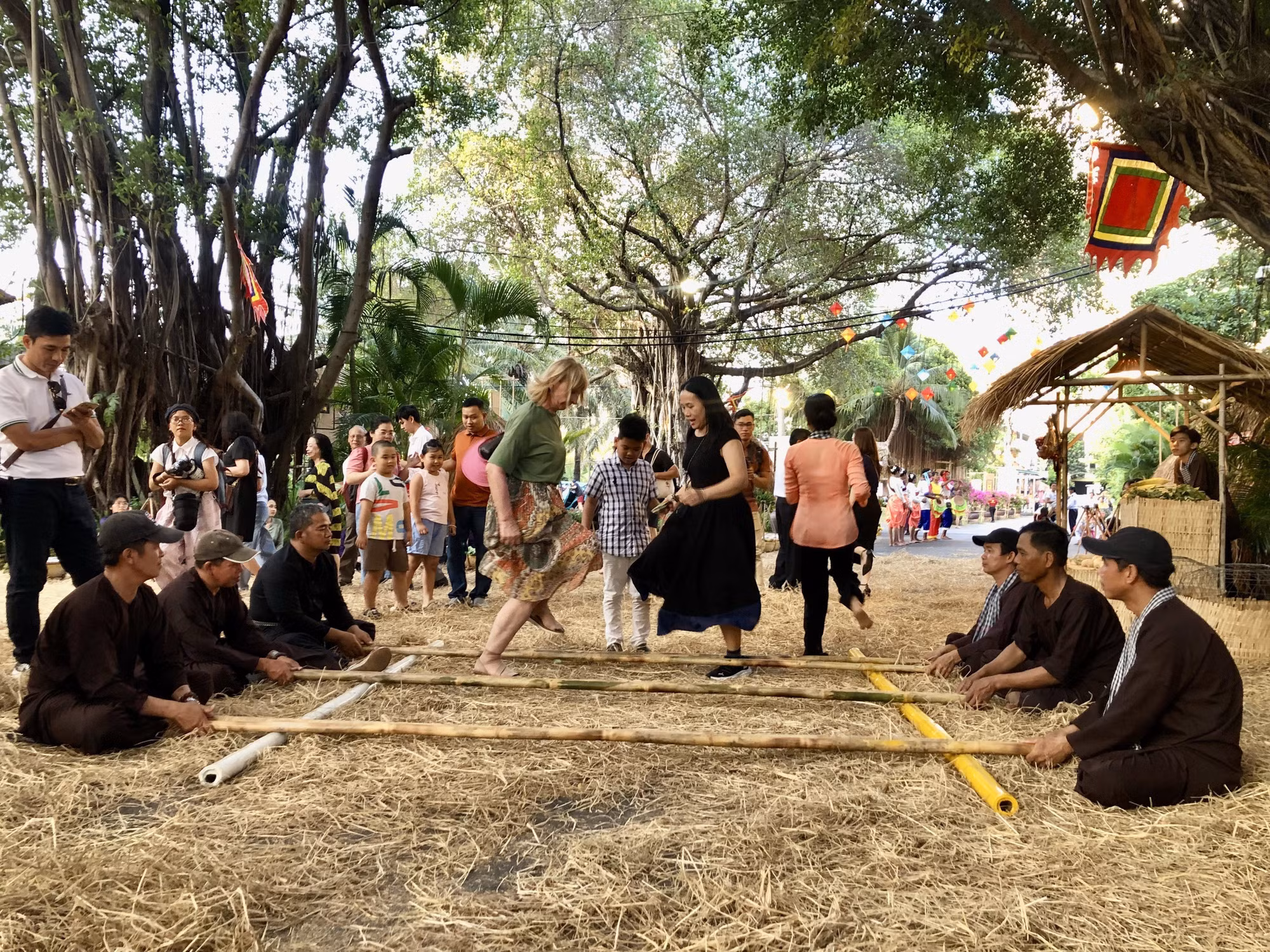 potal-hon-600-mon-an-vung-mien-hoi-tu-tai-le-hoi-van-hoa-am-thuc-mon-ngon-saigontourist-group-2025-7938286.jpg