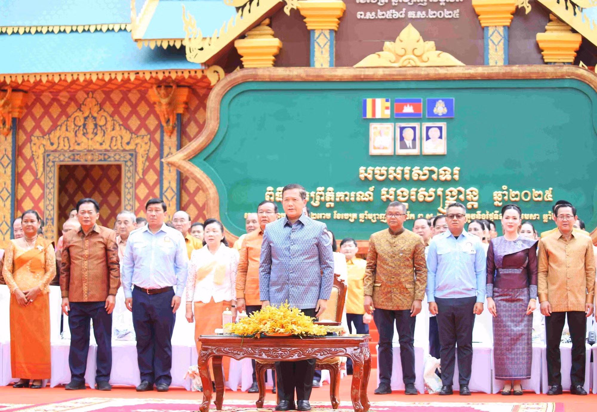 potal-sac-mau-angkor-sangkranta-2025-trong-dip-tet-co-truyen-o-campuchia-7976214.jpg