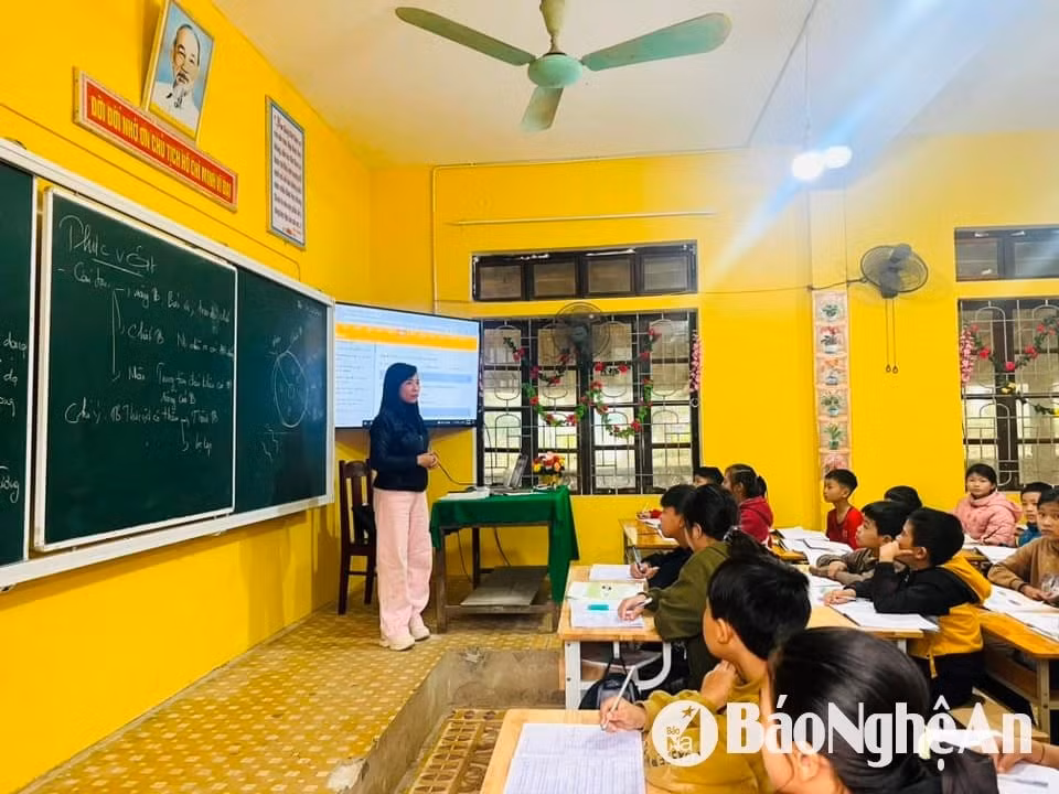 bna-giao-vien-truong-thcs-yen-khe-day-them-mien-phi-cho-hoc-sinh-toan-truong-anh-ntcc.jpg
