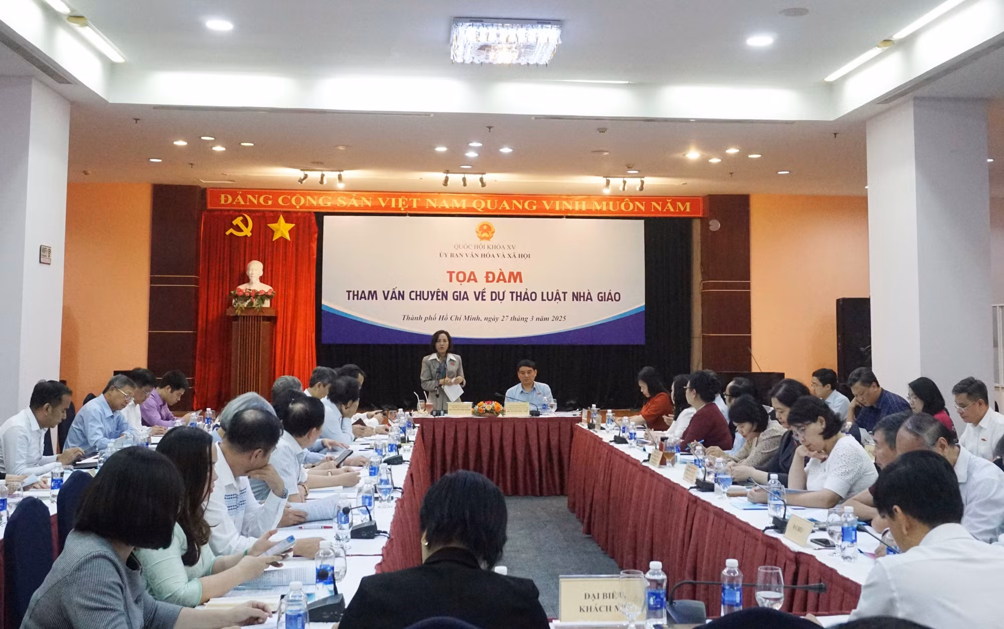 potal-tham-van-chuyen-gia-ve-du-thao-luat-nha-giao-7938279.jpg