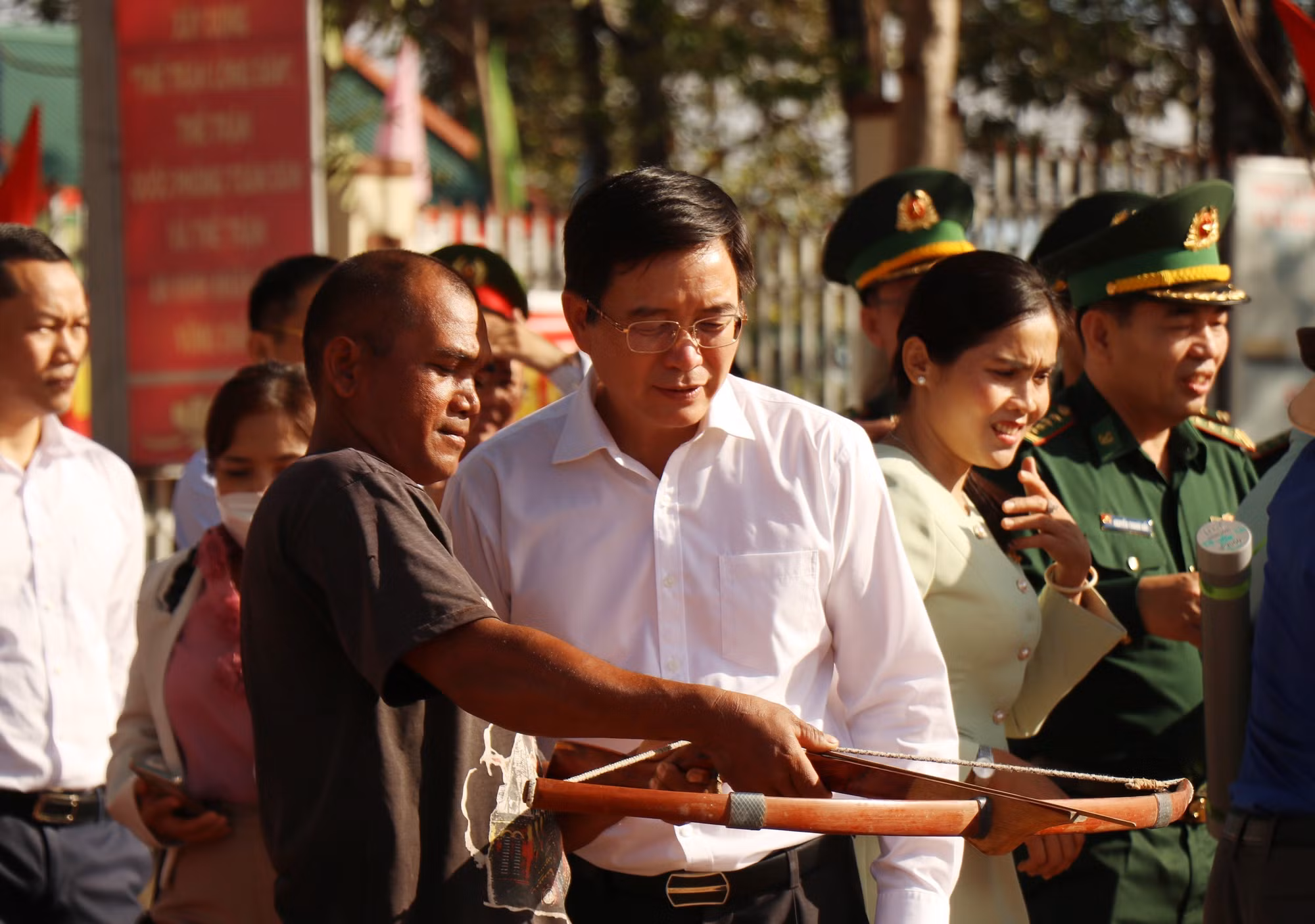 potal-soi-noi-ngay-hoi-bien-phong-toan-dan-tai-dak-lak-7872622.jpg