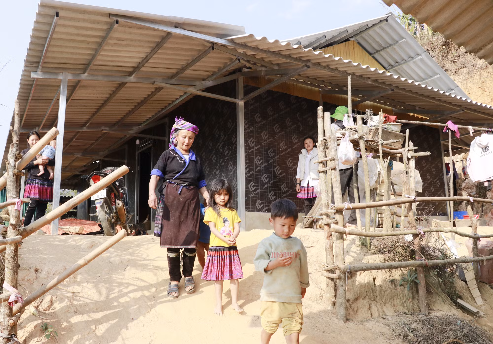 potal-mu-cang-chai-diem-sang-ve-xoa-nha-tam-dot-nat-cho-ho-ngheo-o-vung-cao-yen-bai-7908664.jpg