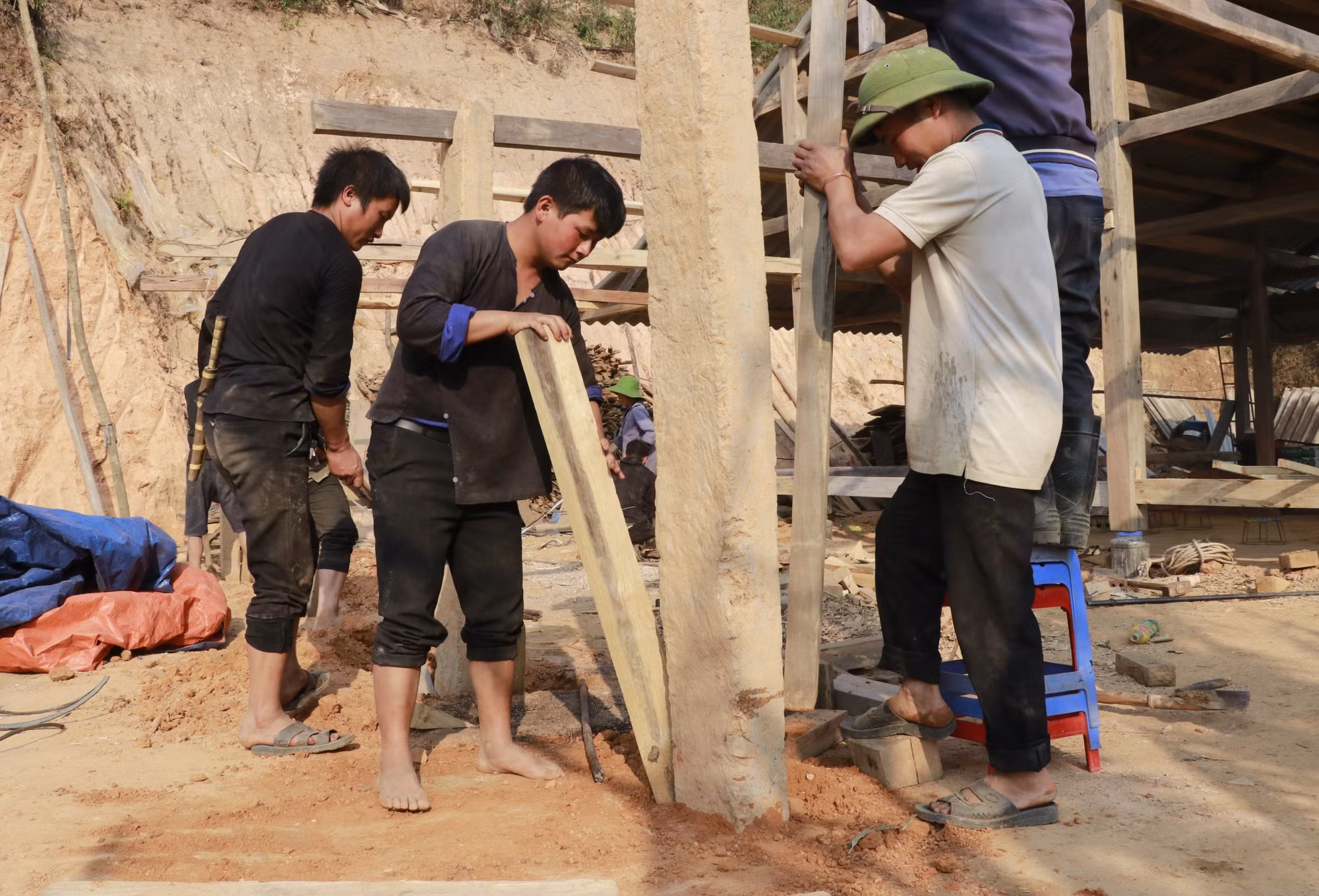 potal-mu-cang-chai-diem-sang-ve-xoa-nha-tam-dot-nat-cho-ho-ngheo-o-vung-cao-yen-bai-7908663.jpg