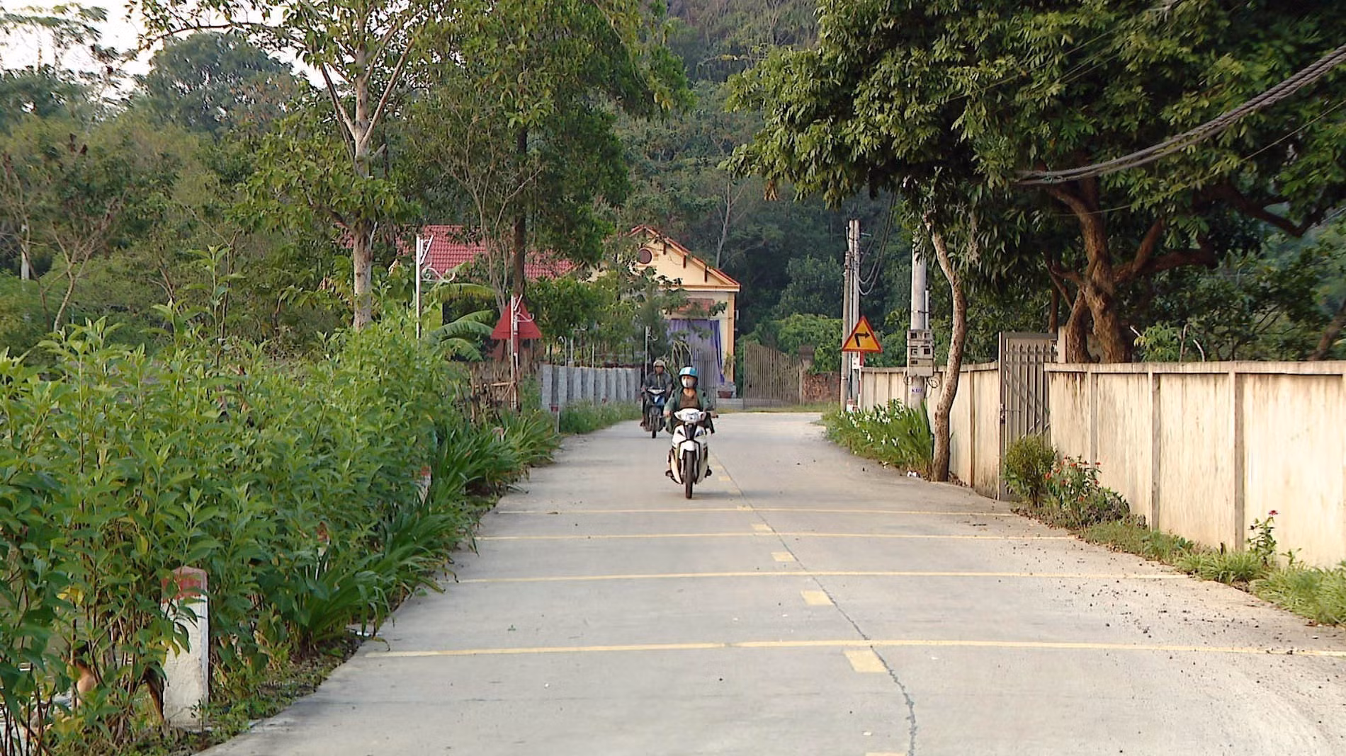 potal-ninh-binh-day-manh-dau-tu-ha-tang-thiet-yeu-vung-dong-bao-dan-toc-thieu-so-7788262.jpg