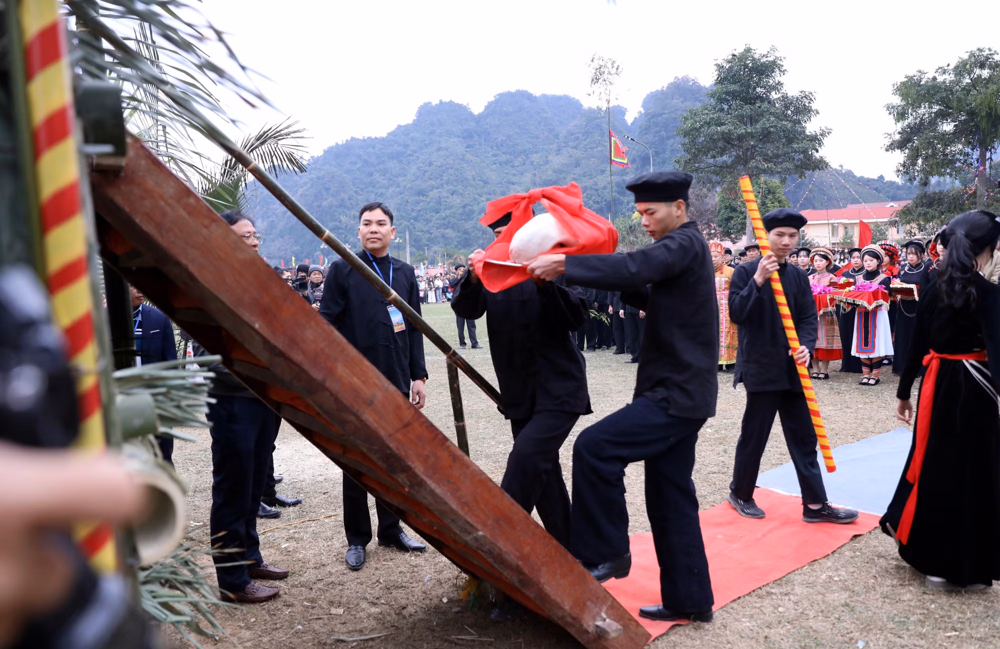 potal-dac-sac-le-hoi-long-tong-va-ngay-hoi-van-hoa-cac-dan-toc-huyen-lam-binh-7847186.jpg