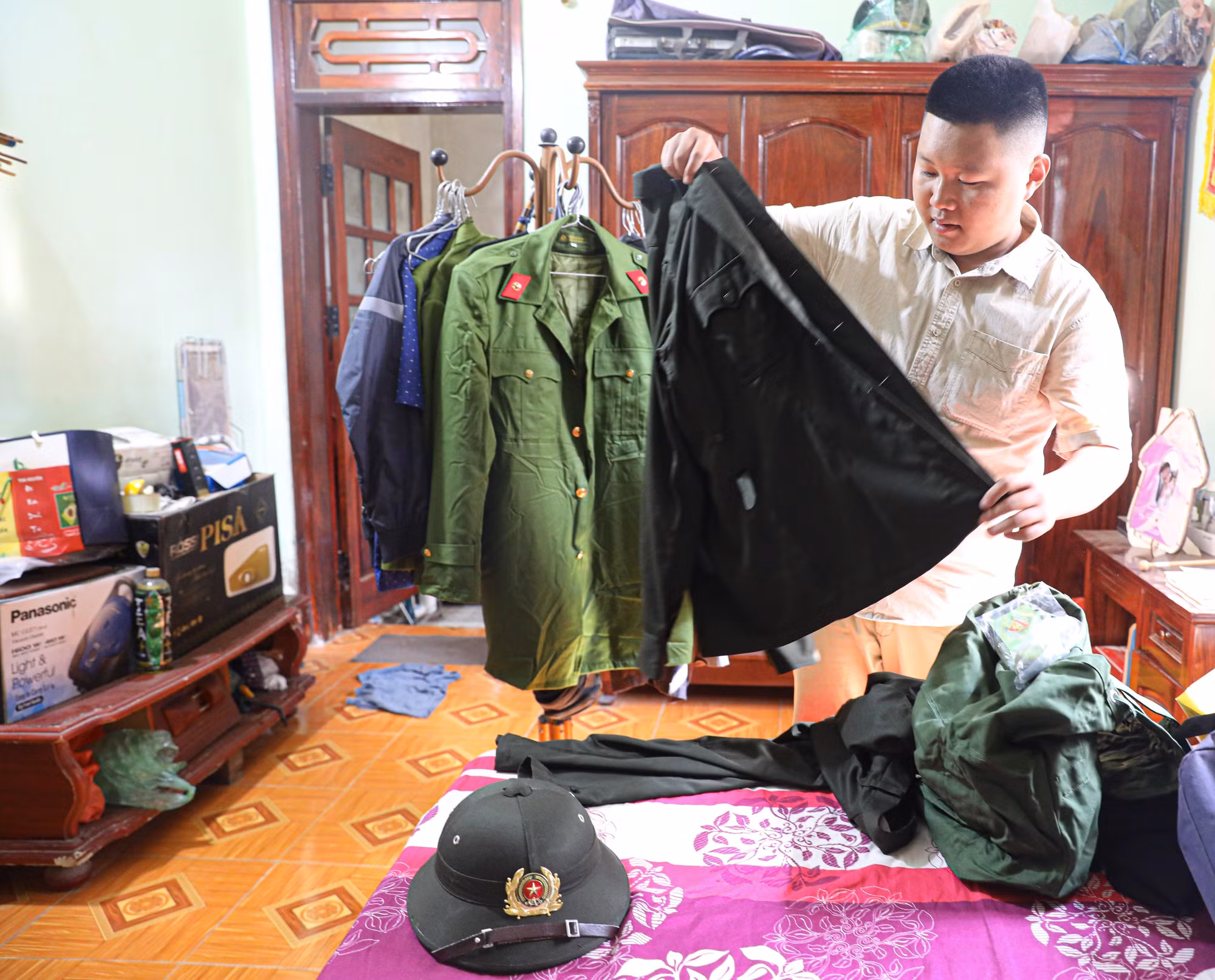 potal-chang-thanh-nien-dan-toc-co-trinh-do-dai-hoc-tinh-nguyen-tham-gia-nghia-vu-cong-an-nhan-dan-7855888.jpg