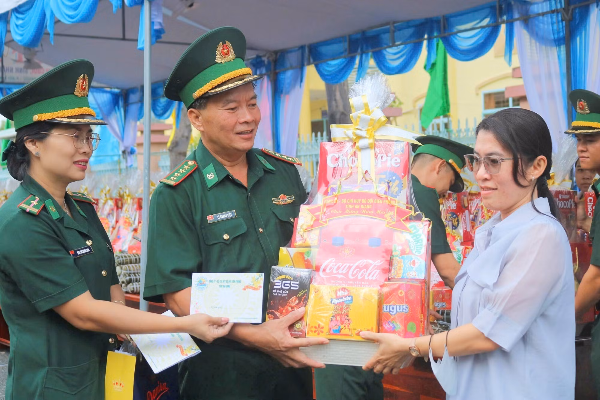potal-sat-canh-cung-phu-nu-ngheo-noi-bien-gioi-tay-nam-7901619.jpg
