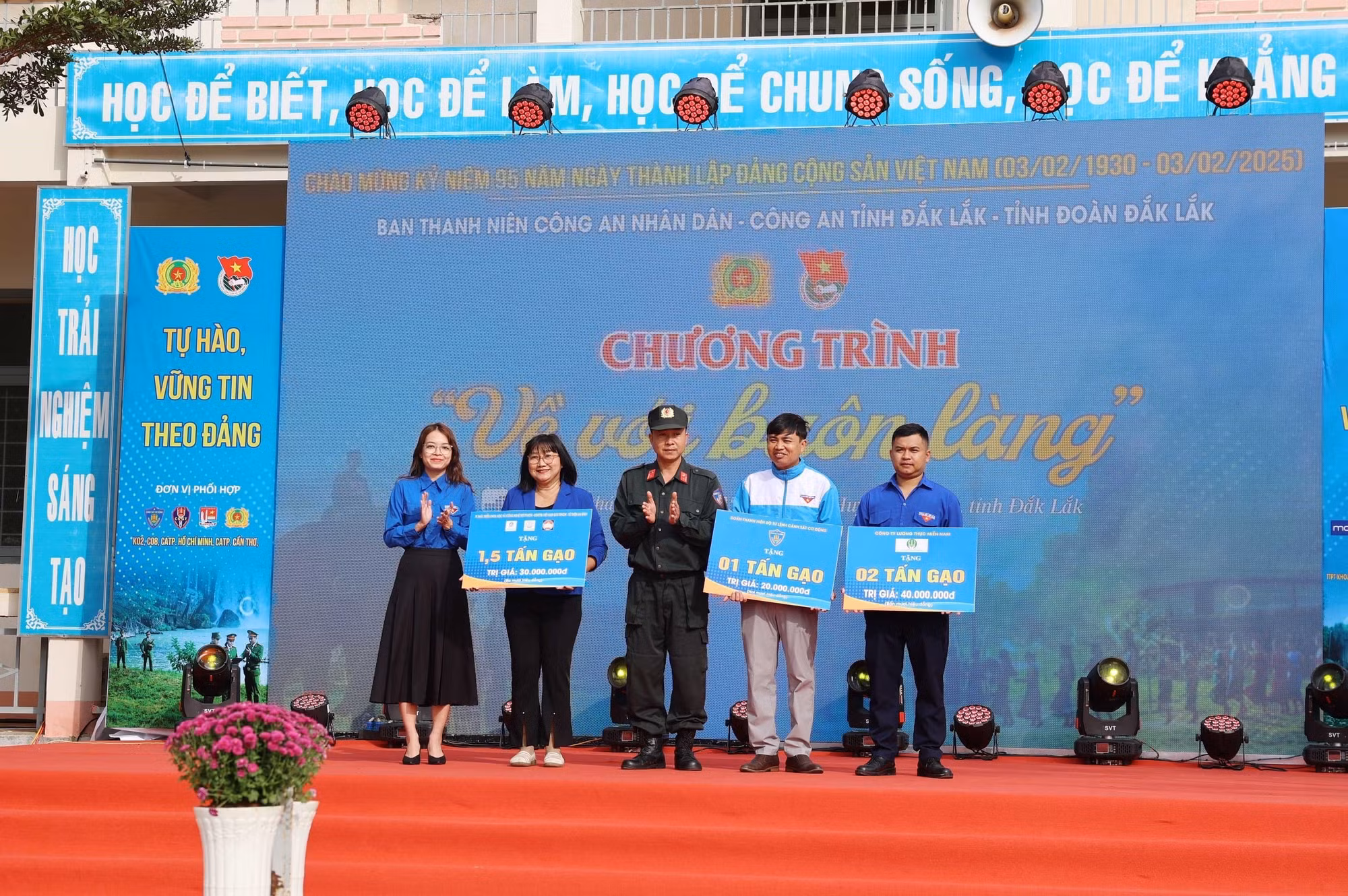 potal-dak-lak-chuong-trinh-ve-voi-buon-lang-cham-lo-ho-tro-thanh-thieu-nhi-va-nhan-dan-don-tet-nguyen-dan-at-ty-7789888.jpg