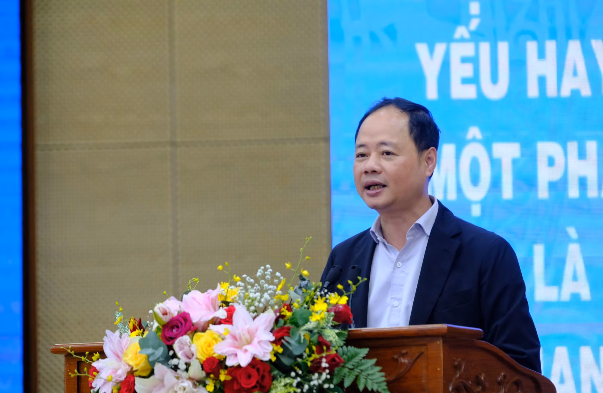 potal-chu-tich-ubnd-tinh-lam-dong-doi-thoai-voi-thanh-nien-7945493.jpg
