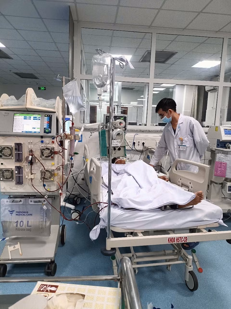 potal-thong-tin-lien-quan-den-4-nguoi-cap-cuu-nghi-ngo-doc-ruou-methanol-tai-vung-tau-3-benh-nhan-da-on-1-benh-nhan-tien-luong-nang-7770363.jpg