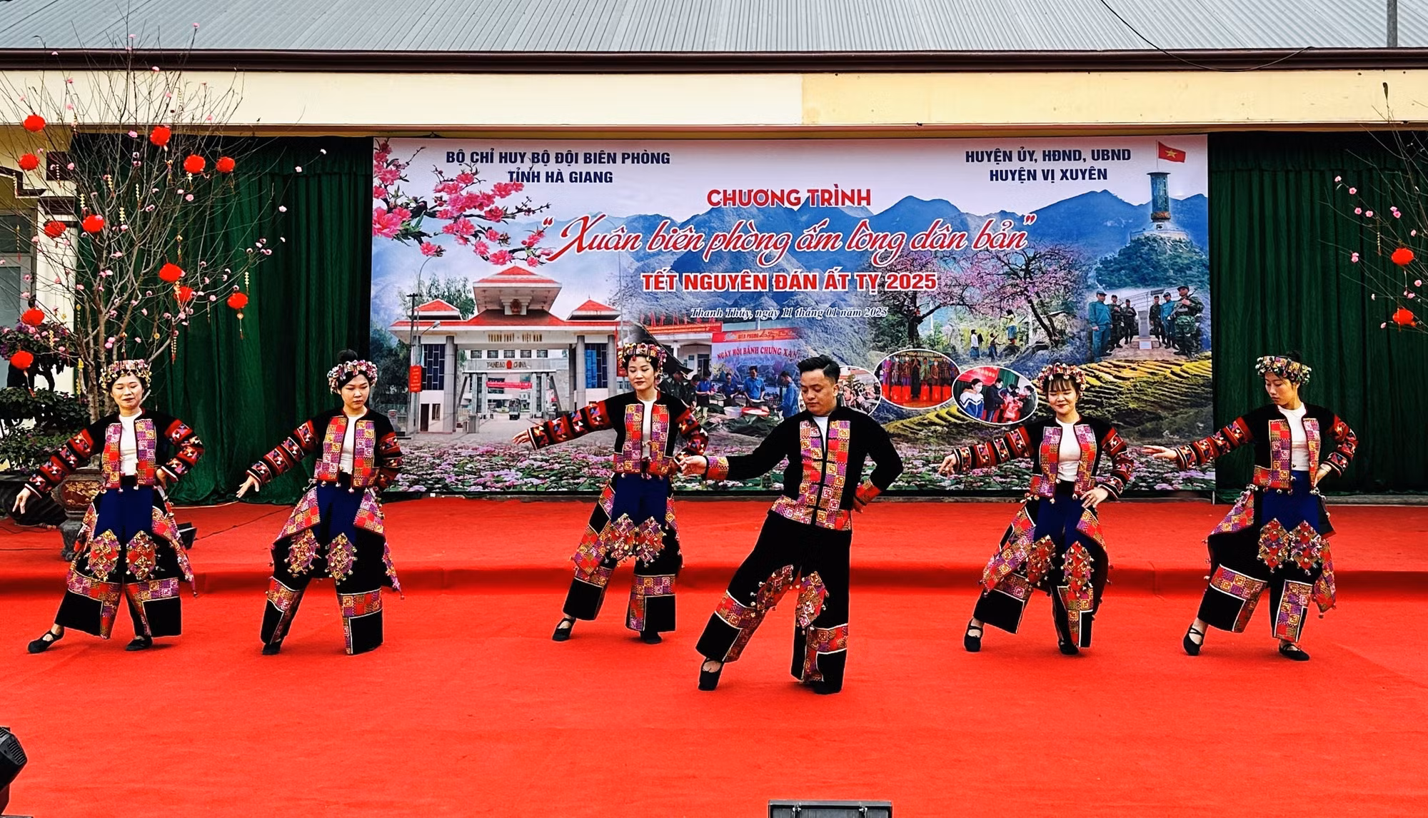 potal-am-ap-chuong-trinh-xuan-bien-phong-am-long-dan-ban-nam-2025-7801814.jpg