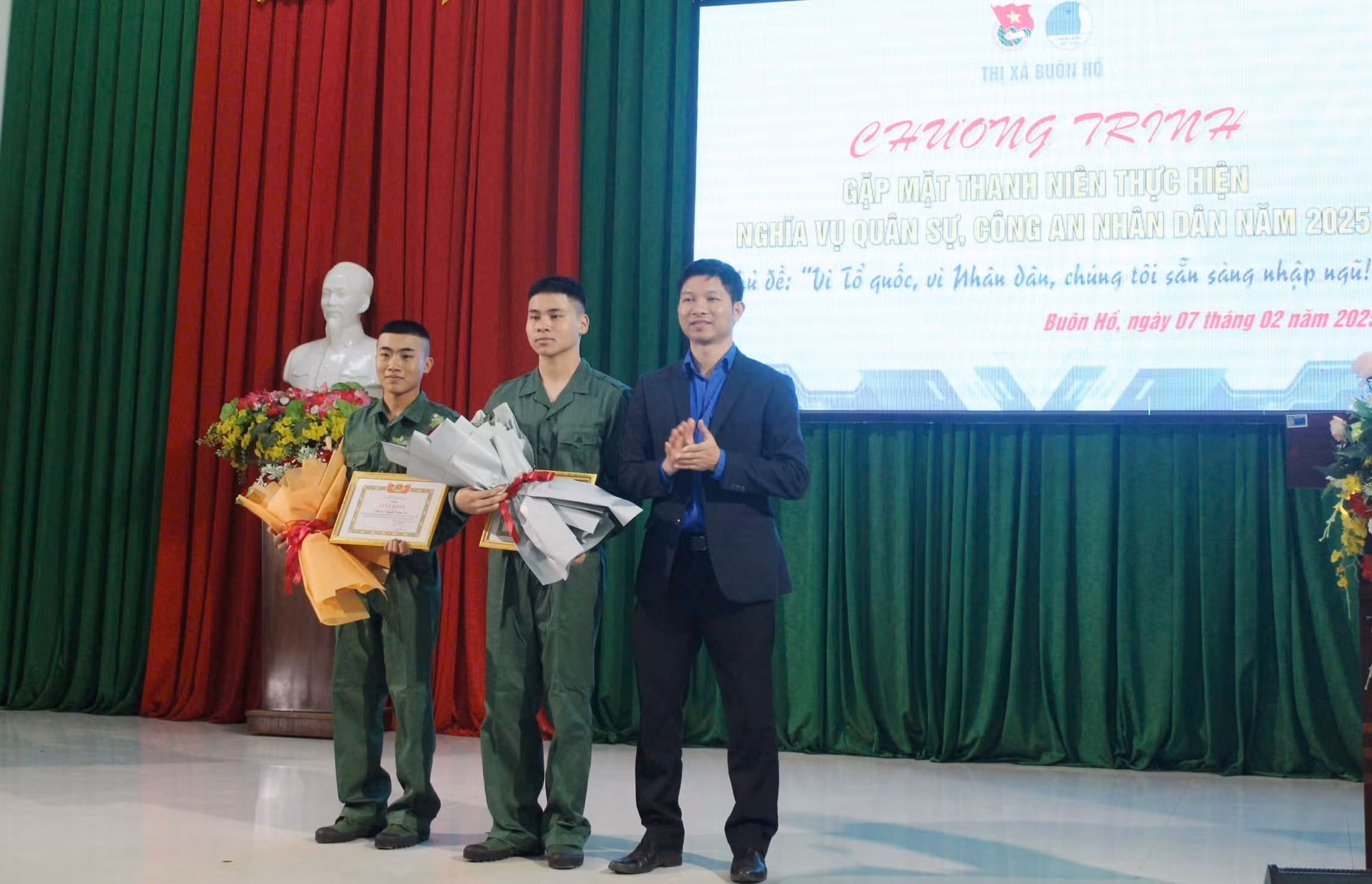potal-hon-500-thanh-nien-dak-lak-viet-don-tinh-nguyen-tham-gia-quan-ngu-7851804.jpg