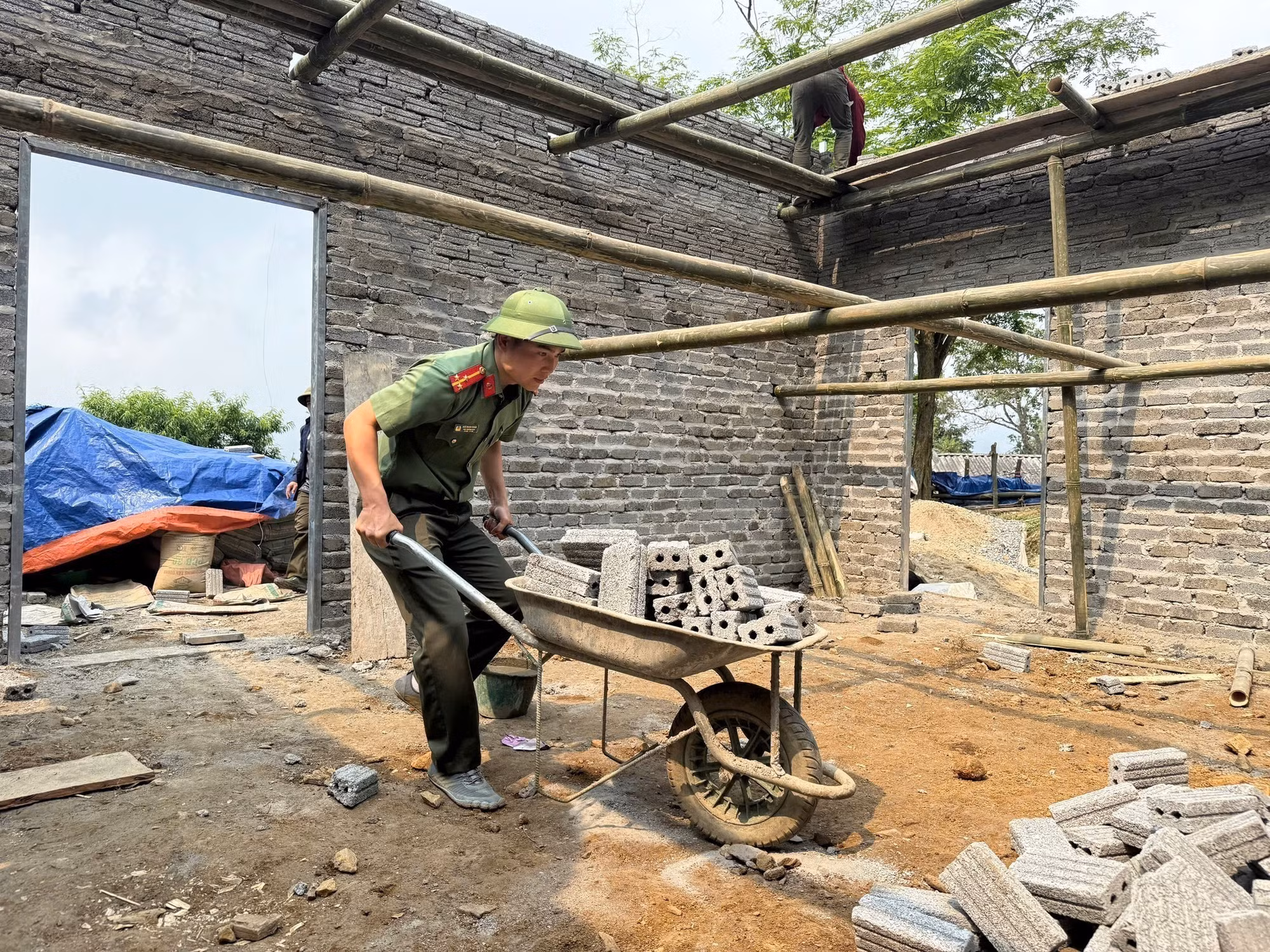 potal-lai-chau-phan-dau-hoan-thanh-xoa-nha-tam-truoc-ngay-256-8026662.jpg