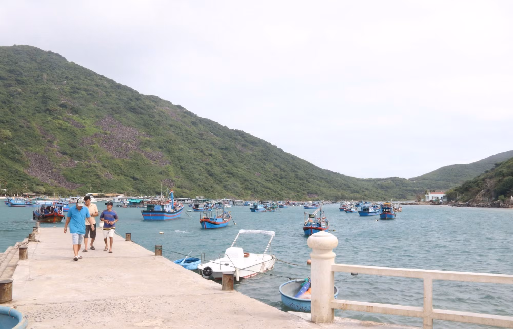 potal-khanh-hoa-vay-dung-bich-dam-tro-thanh-diem-du-lich-cong-dong-giua-vinh-nha-trang-7788591.jpg