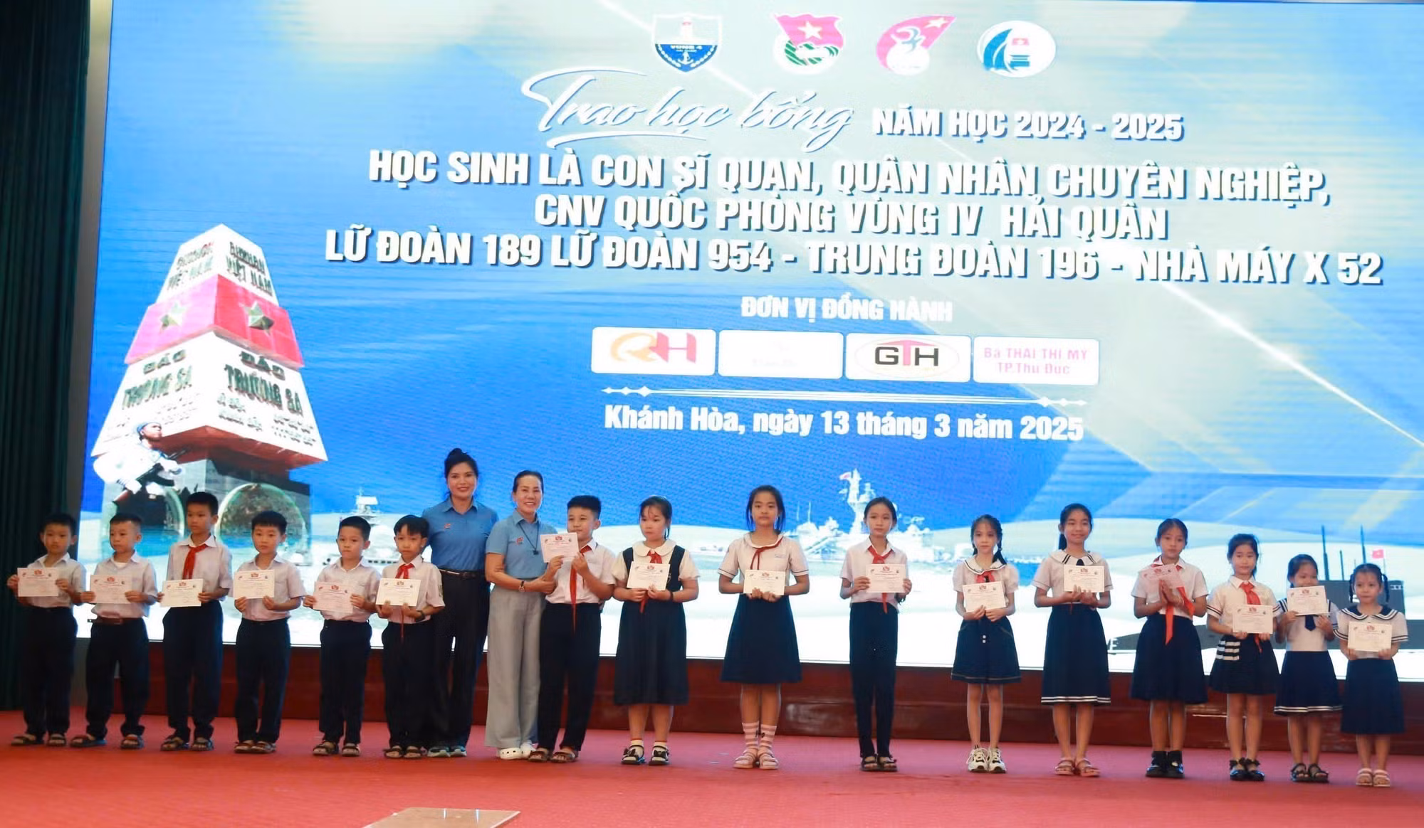 potal-trao-tang-290-suat-hoc-bong-vu-a-dinh-cho-con-em-gia-dinh-quan-nhan-tai-cam-ranh-khanh-hoa-7911474.jpg