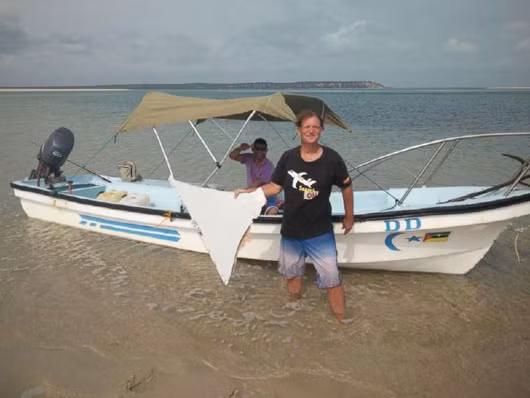 “Mảnh vỡ MH370” ở Mozambique bị nghi là giả ảnh 1