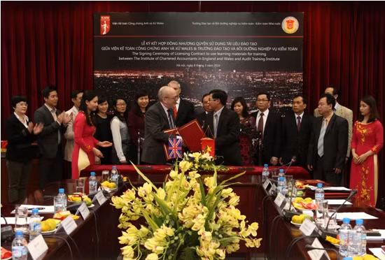 Đưa tài liệu chương trình Chartered Accountant của ICAEW vào đào tạo ảnh 2